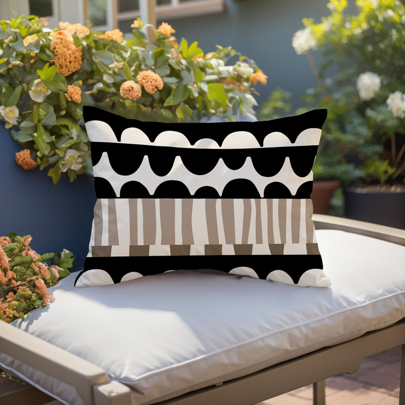 Coussin rectangulaire intérieur / extérieur Rami, H 18 po x l 25 po, Beige / noir / blanc cassé