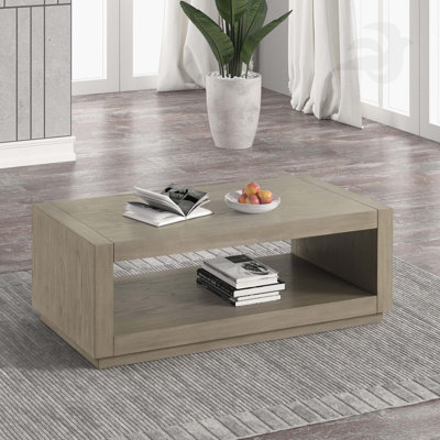 Table basse rectangulaire contemporaine: base de socle, tablette inférieure ouverte, finition naturelle, conçue pour les salons principaux