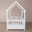 Lit simple en bois avec structure de toit de maison, garde-corps de clôture-6477773-6477770