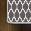 Tapis géométrique tissé à plat en polyester noir / blanc Roseanne-1489881359