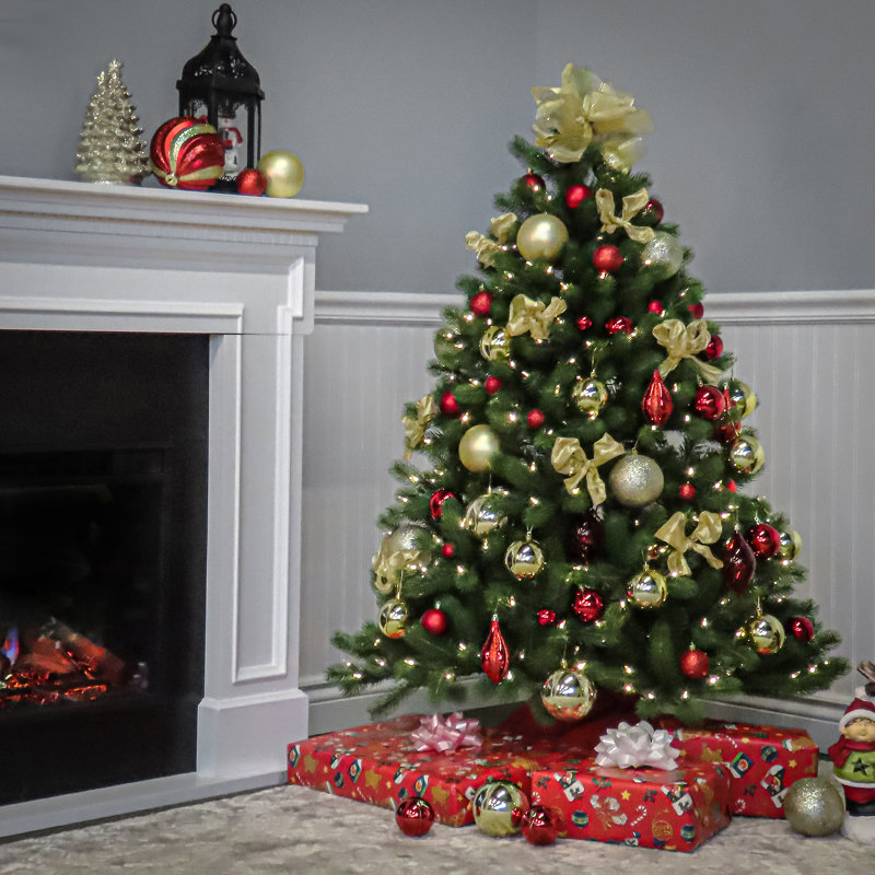 Sapin Douglas avec lumières DEL bicolores de 4,5 pi Downswept Douglas Fir
