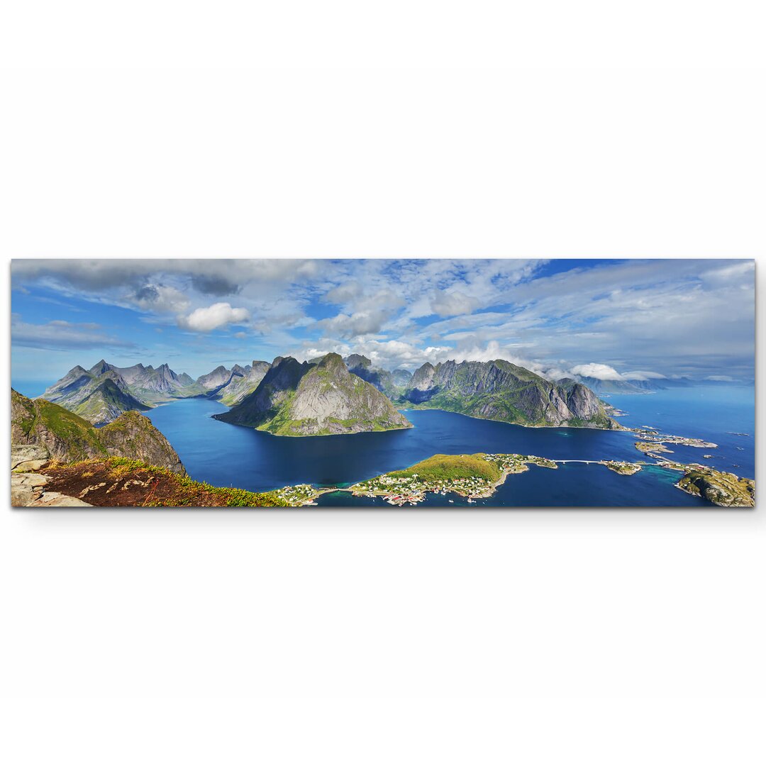 Leinwandbild Lofoten Insel in Norwegen bei blauen Himmel