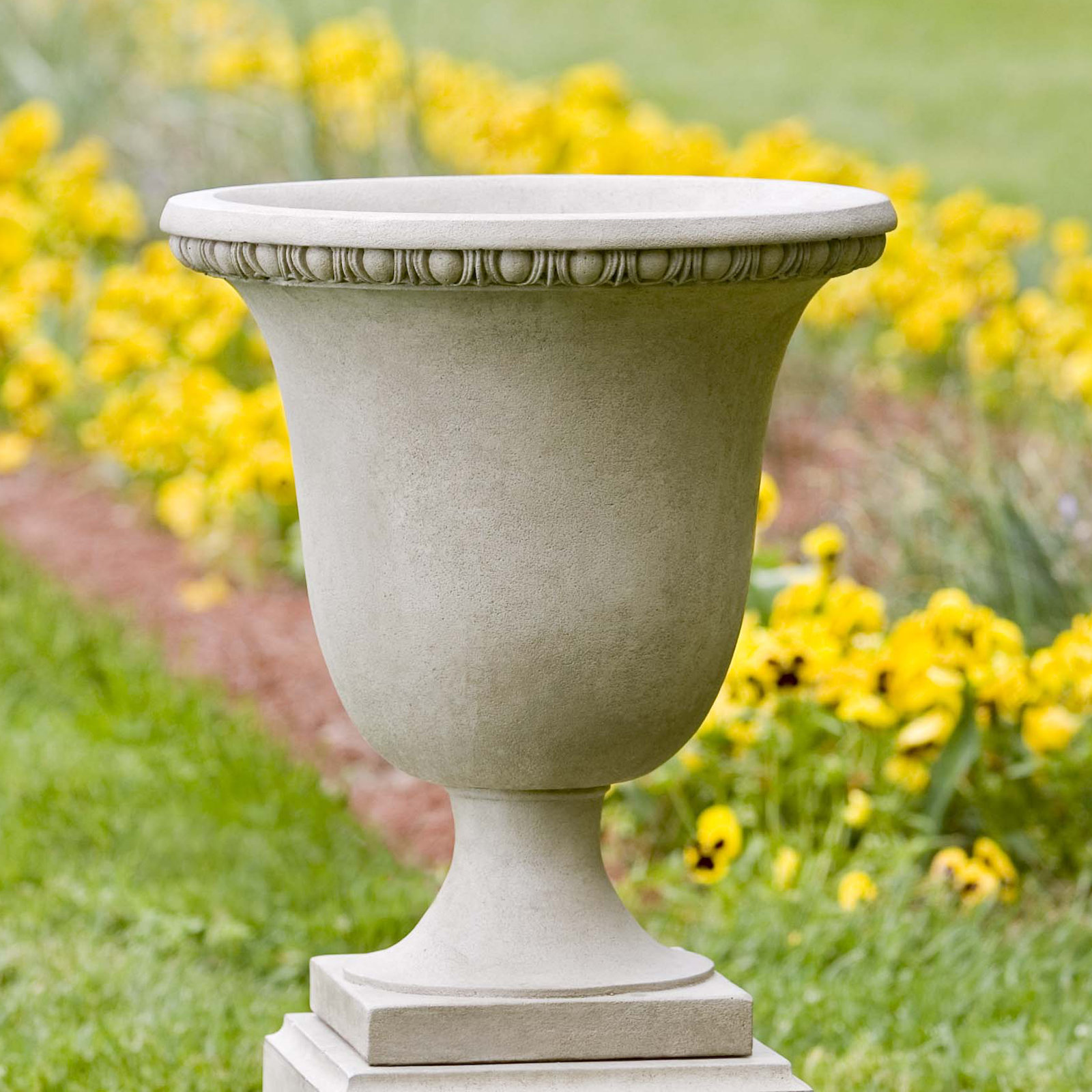 Connerton 19" Urn Planter, Verde