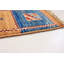 Tapis unique en laine noué à la main bleu / jaune / rouge années 2010 6 pi 4 po x 8 pi 7 po Quinette