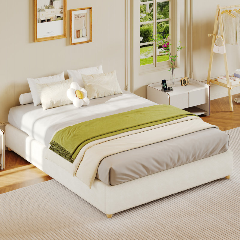 Cadre de lit minimaliste Cloud, format Queen - Revêtement en bouclette douce, plateforme basse, pieds en bois massif, sans tête de lit ni sommier, montage facile et silencieux, rembourrage en polaire crème, format Queen