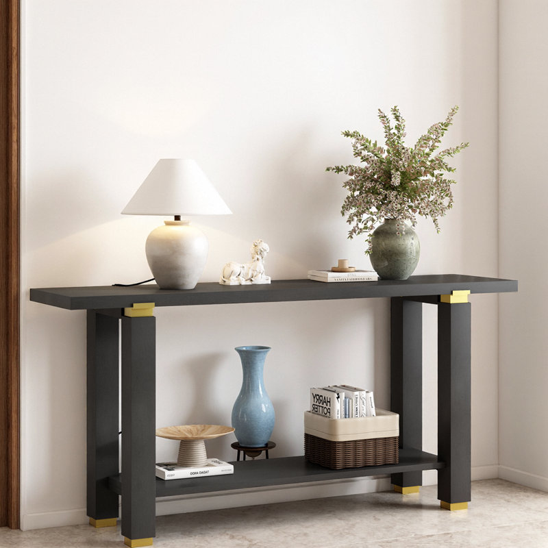 Élégante console moderne de 63 po avec accents métalliques, pieds en bois massif et tablette de rangement intégrée pour le salon ou l'entrée - Disponible en noir