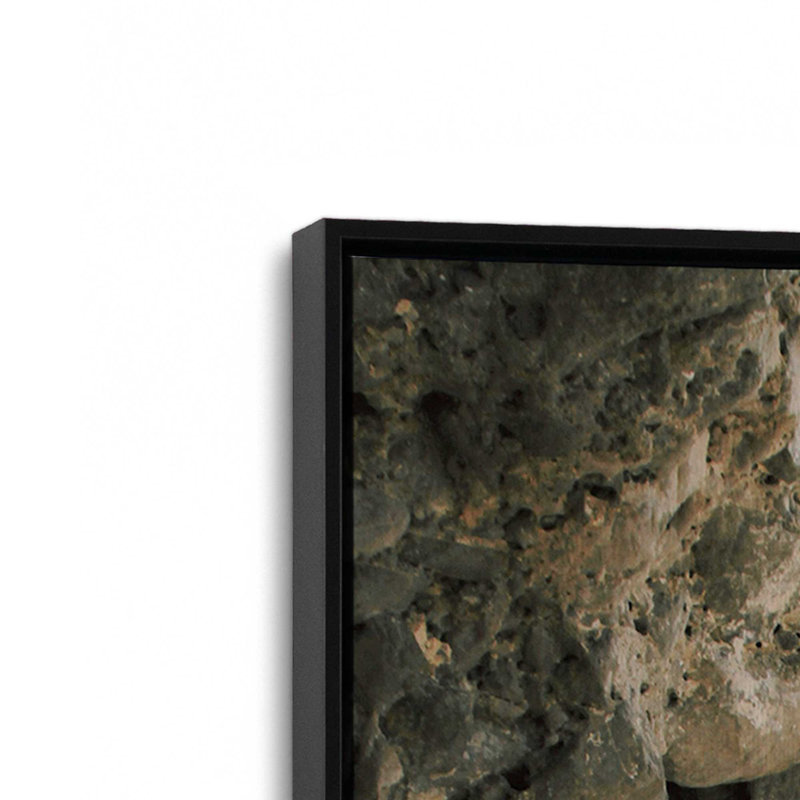 Impression sur toile Beachfront Serenity, H 30,75 po x l 20,75 po x P 1,75 po, Cadre flottant noir satiné