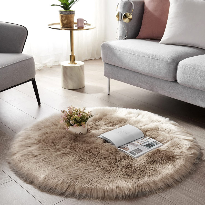 Lianet Faux Sheepskin Indoor Rug, Round 5'