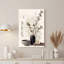Branches blanches en fleurs dans un vase foncé avec toile abstraite-96630737