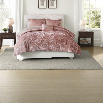Ensemble de literie en velours luxueux, polyester confortable, décor de chambre à coucher moderne