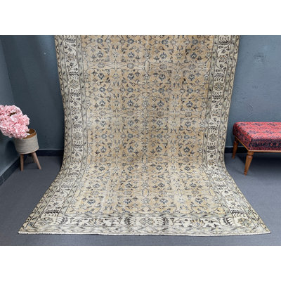 Élégant tapis en laine beige de 72,4 x 111,8 po