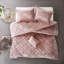 Lit double / grand lit en velours rosé, matelassage à losanges, comprend un édredon et une taie décorative double / grand, lavable à la machine, coussin décoratif