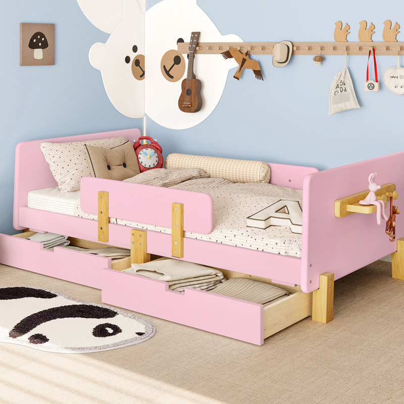 Lit simple rose avec rangement, conception en bois massif, garde-corps, crochets et tablettes, garde-corps