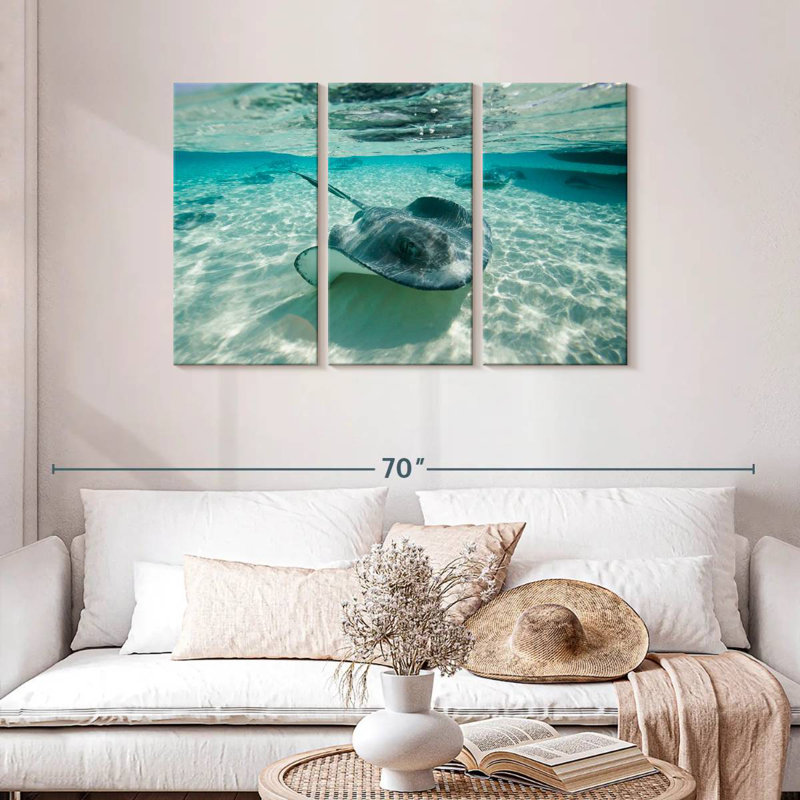 Brampt Underwater Southern Stingrays, 28" H x 45" W