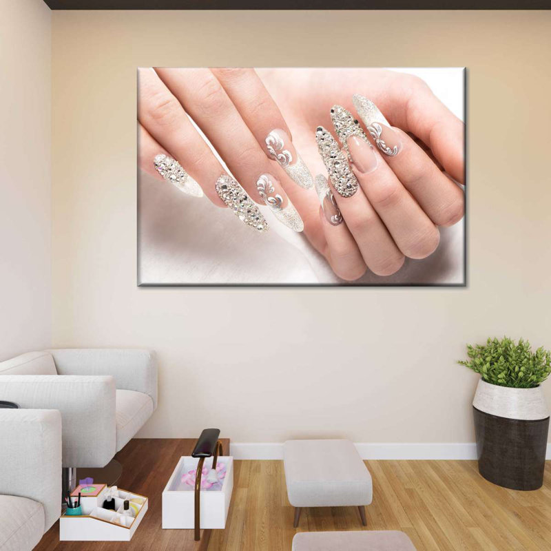 «Nail Bedazzled Wedding Nails», reproduction sur toile, H 30 po x l 45 po x P 1,25 po