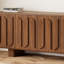 Buffet 63 po Mid-Century moderne en bois avec rangement 4 portes avec portes à panneaux sculptés
