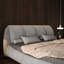 Grand lit plateforme tapissier de luxe avec dossier surdimensionné et structure en bois massif, convenant à plusieurs hauteurs de matelas-1215224030