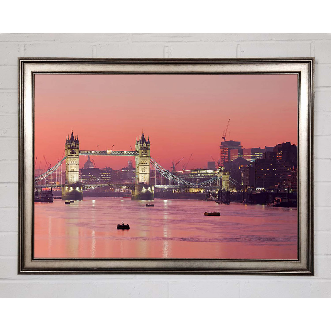 Pink Nights Through The Tower Bridge - Einzelne Bilderrahmen Kunstdrucke