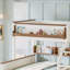 Lit superposé simple au-dessus d'un lit double en bois avec lit gigogne escamotable, rangement latéral et cadre amovible pour un usage polyvalent, beige et naturel
