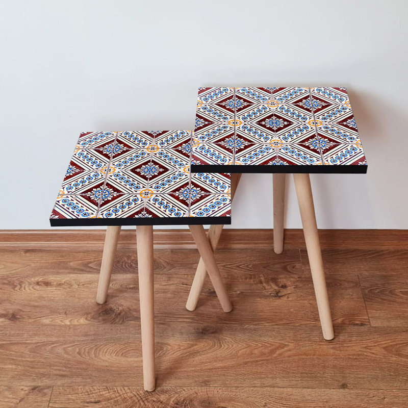 Élégantes tables gigognes (2 pièces), bleu marine et rouge / blanc, 13,8 po x 18,5 po x 13,8 po | 100% panneau de fibres à densité moyenne avec pieds en bois de hêtre, épaisseur: 0,7 pouce | Conception géométrique ethnique, parfaite pour le salon et les décors modernes