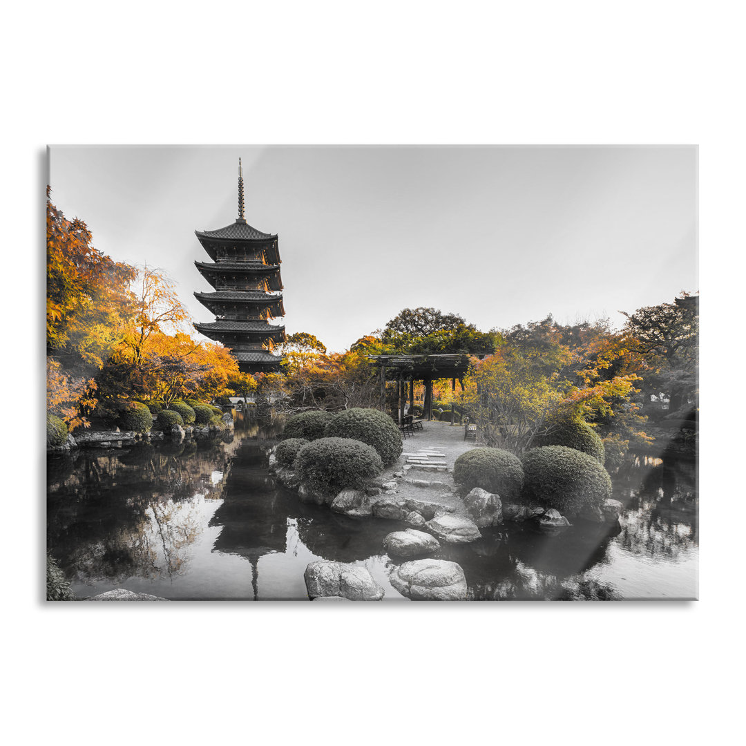 Glasbild See im Herbst vor einem japanischen Tempel