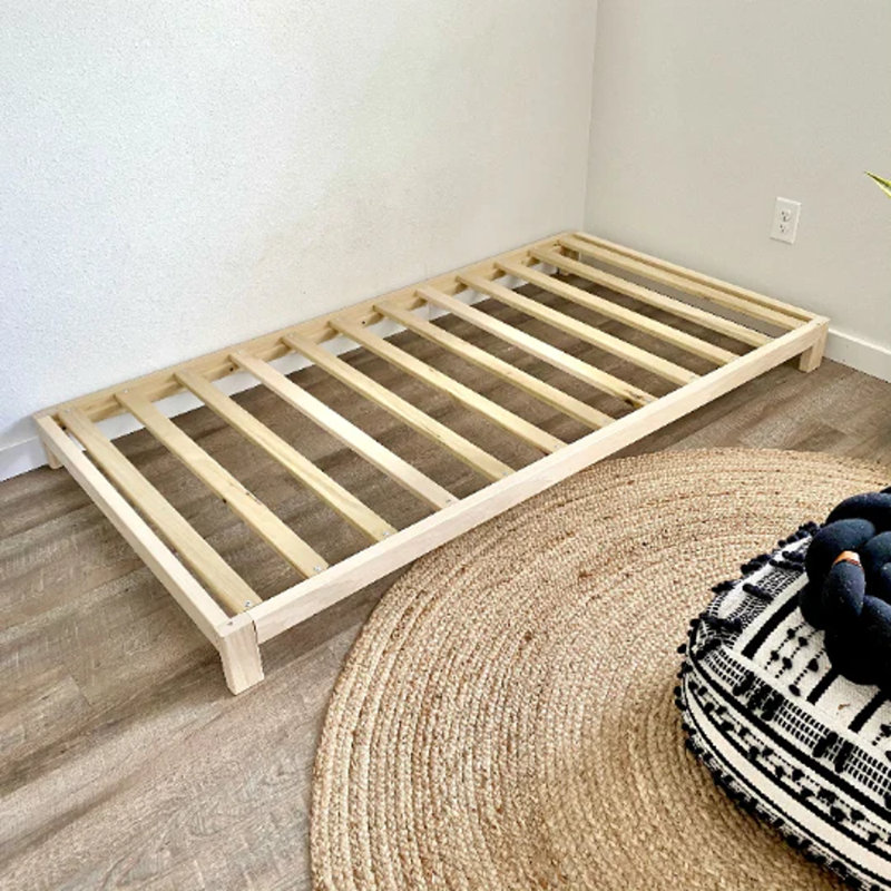 Lit plateforme en bois massif Everlei, Simple