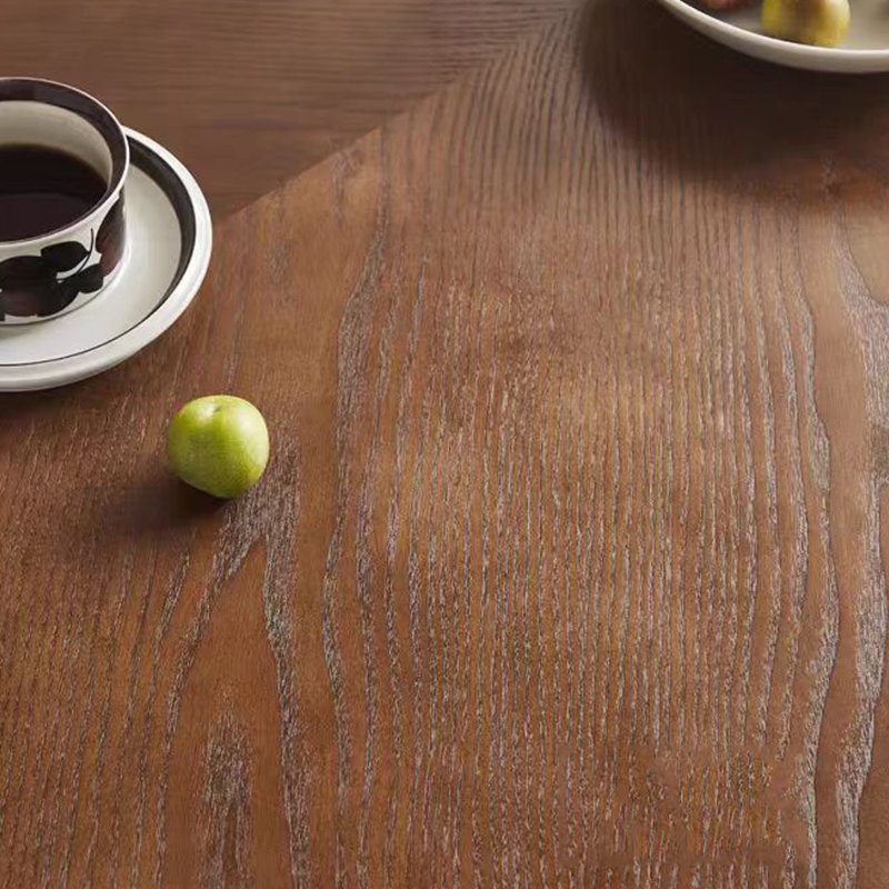 Combinaison de table et de chaises en bois massif rétro