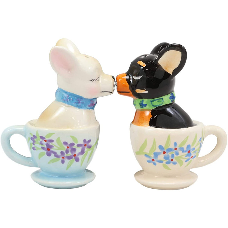 Red Barrel Studio Amy-Lea Teacup Taco Chihuahua Dogs Couple Kissing