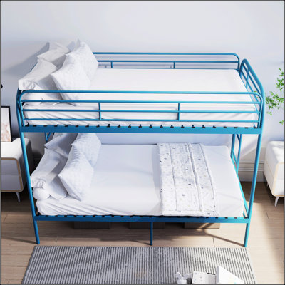 Lit superposé robuste en métal simple sur simple avec garde-corps pleine longueur et deux échelles, facile à assembler pour un sommeil sécuritaire et peu encombrant