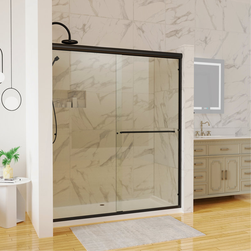 60 po X 70 po Porte de douche coulissante traditionnelle en noir mat avec verre transparent