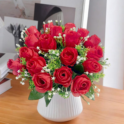 Faux fleurs artificielles en forme de bouquet de roses dans un vase pour centre de mariage