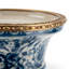 Vase en porcelaine à volutes bleues et bronze doré