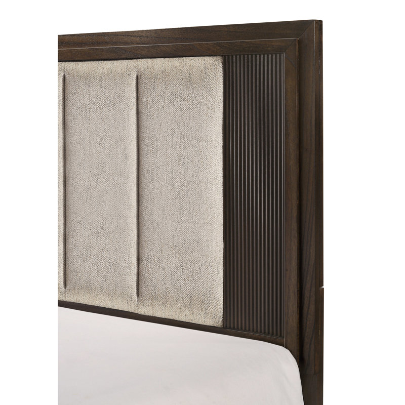 Grand lit avec finition en bois riche, tête de lit tapissier, éléments rustiques et contemporains, tête de lit de couleur brune pour lit, charme, style,