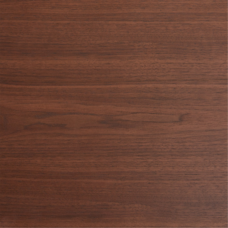 Table basse en bois de noyer et pieds en métal noir
