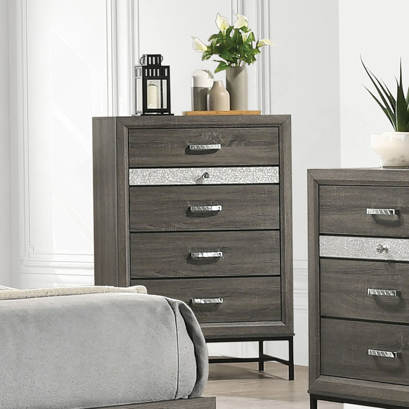 Commode de style contemporain à 4 tiroirs avec pieds en métal et poignées décoratives en acrylique