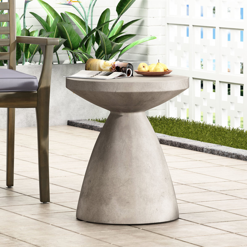 Table d'appoint d'extérieur en béton léger - Fonction fonctionnelle et attrayante