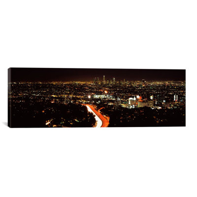 «City illuminé la nuit» Hollywood, City of Los Angeles, Los Angeles County, California, USA par Panoramic Images - Impression sur toile tendue sur châssis