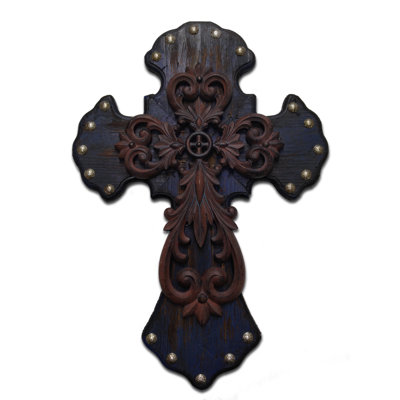Décoration murale croix en bois garniture cloutée rustique