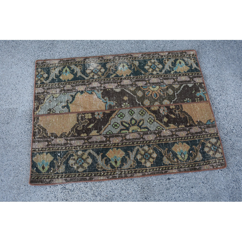 Tapis brun classique en patchwork de laine 26 po x 33,9 po
