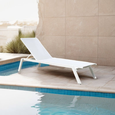 Chaise longue d'extérieur en tissu Olveston