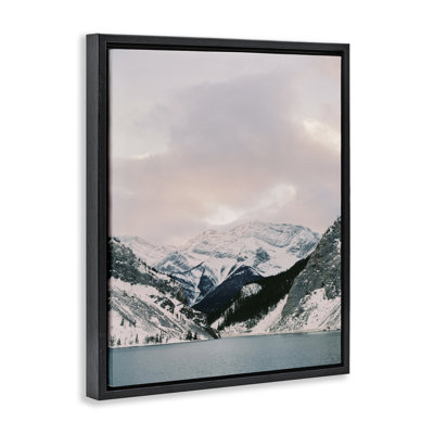 "Snowy Peaks Seascape", art mural encadré par Justine Milton