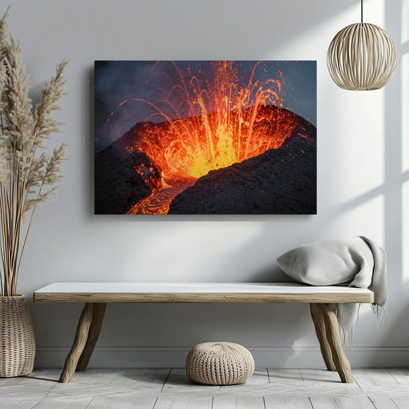 Toile, une vue rapprochée dynamique d'une éruption volcanique capturant l'art mural, la lave orange et jaune intense et éclatante lorsqu'elle éclate