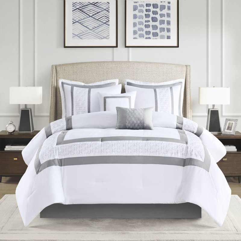 Édredon 8 pièces pour très grand lit - style transitionnel, coussins brodés avec garniture sophistiquée 8 pièces, rembourrage