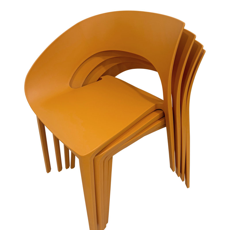 Chaises simples en polypropylène orange tropical (lot de 4) pour aires de repas, résistantes aux intempéries, pieds antidérapants pour une utilisation extérieure.