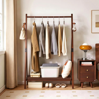 Portant à vêtements robuste en bois massif autoportant de 39,37 po x 17,72 po x 62,4 po, support à vêtements en forme de A avec tablette inférieure et crochets latéraux, présentoir à vêtements pour chambre à coucher, couloir