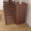 Armoire de rangement de style minimaliste avec portes à lattes en bois massif
