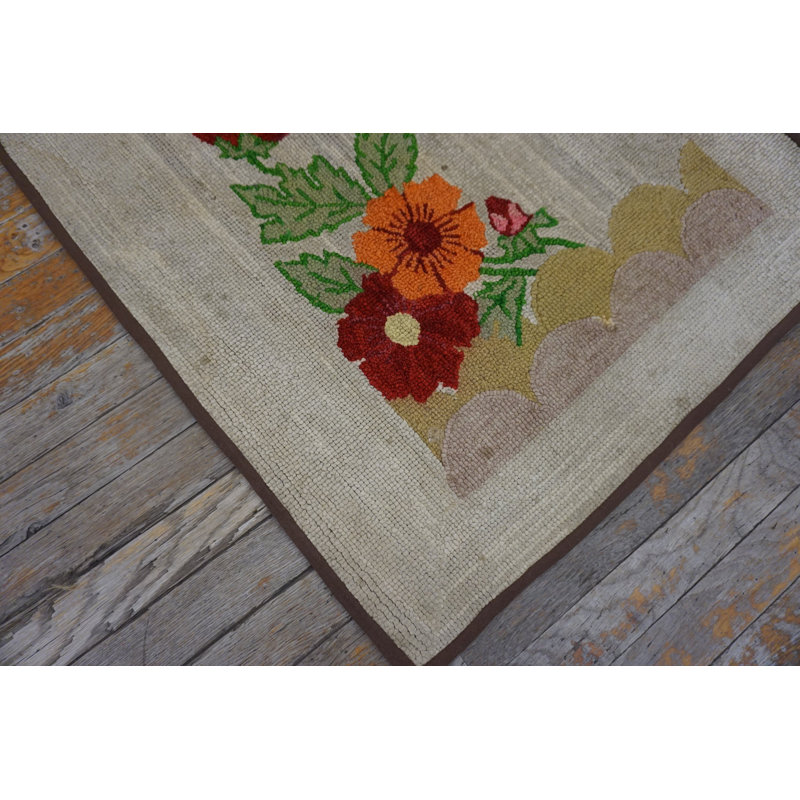 Crispy White Antique Rare Floating Floral Design Pattern American Hooked Rug