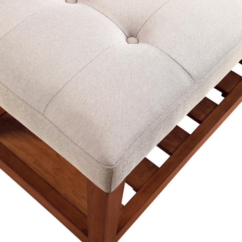 Banc revêtu de chêne gris, revêtement en tissu, rangement ouvert, tablette à lattes pleine grandeur