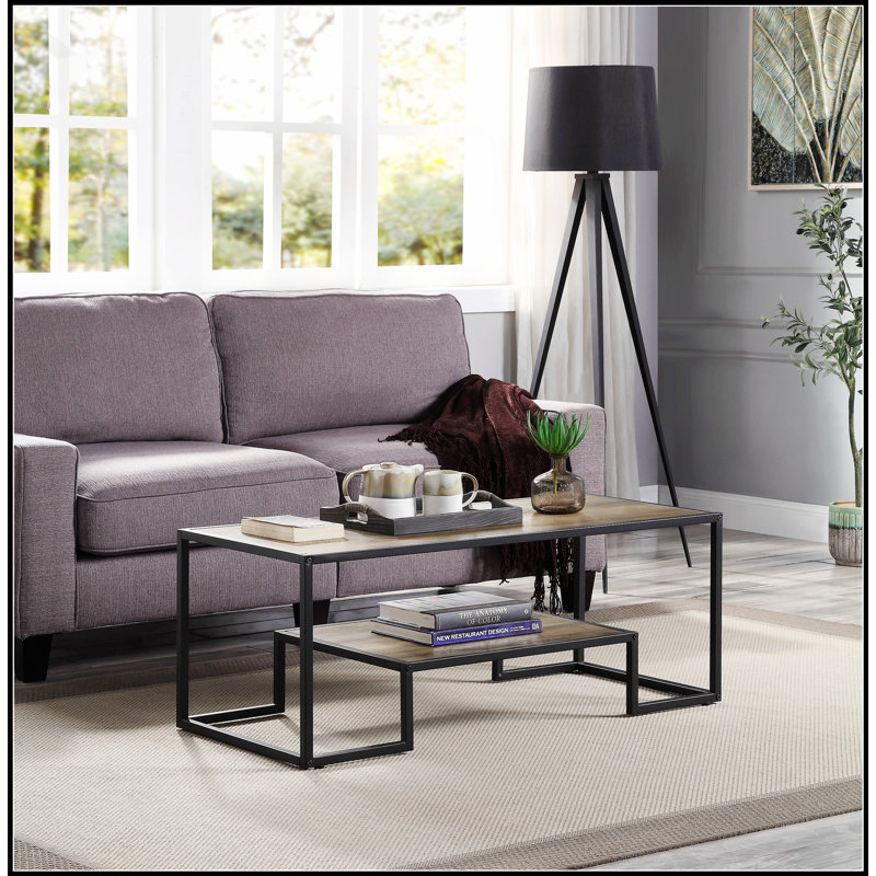Table basse Idella en chêne rustique et finition noire avec structure en métal durable et tablette inférieure spacieuse