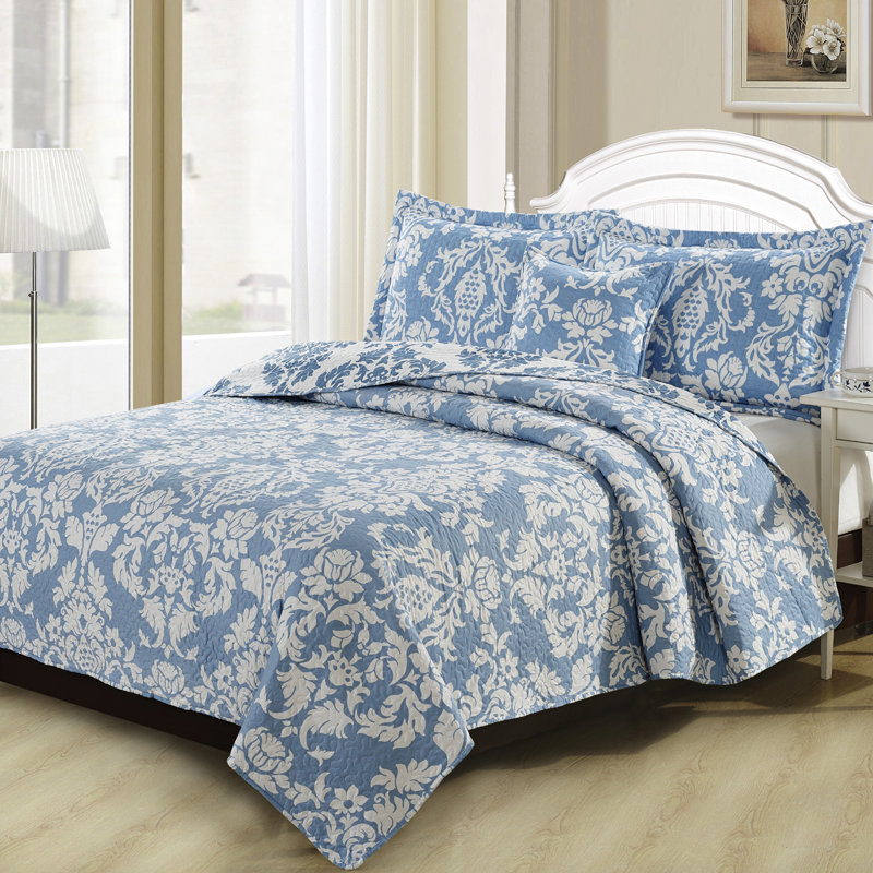 Farmhouse / Country Damask Quilt, King Quilt + 2 King Pillowcases